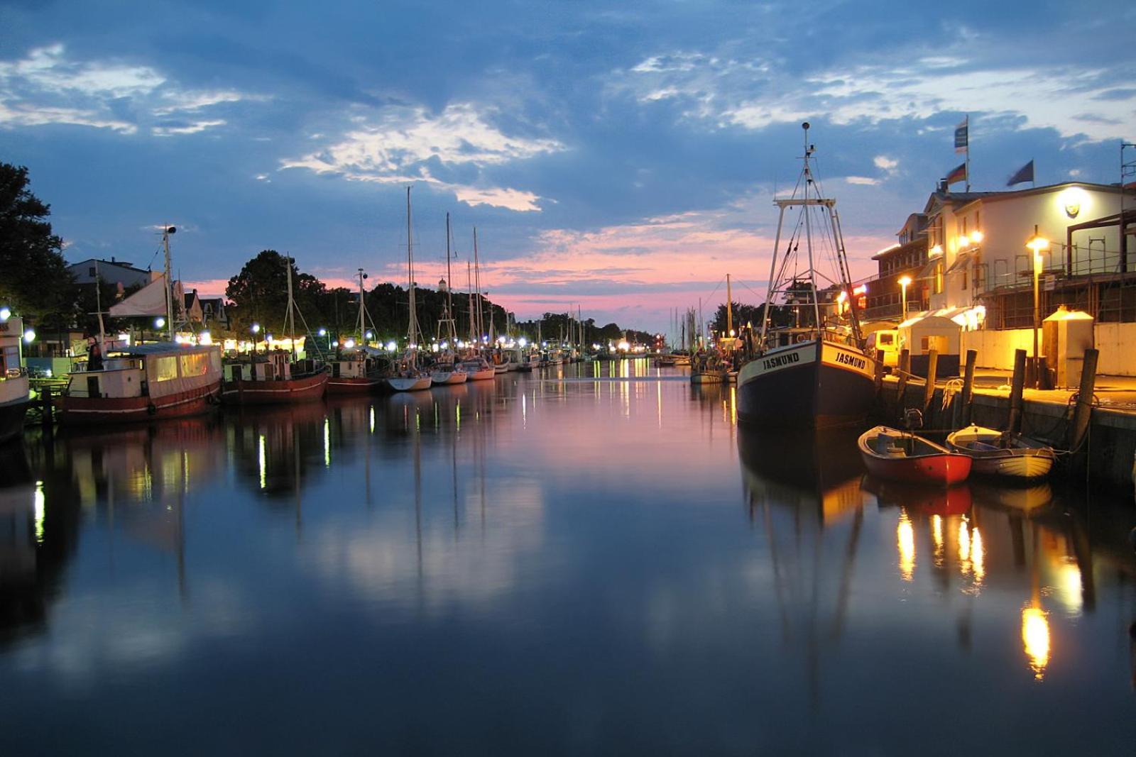 Haus Buett Lägenhet Rostock Exteriör bild